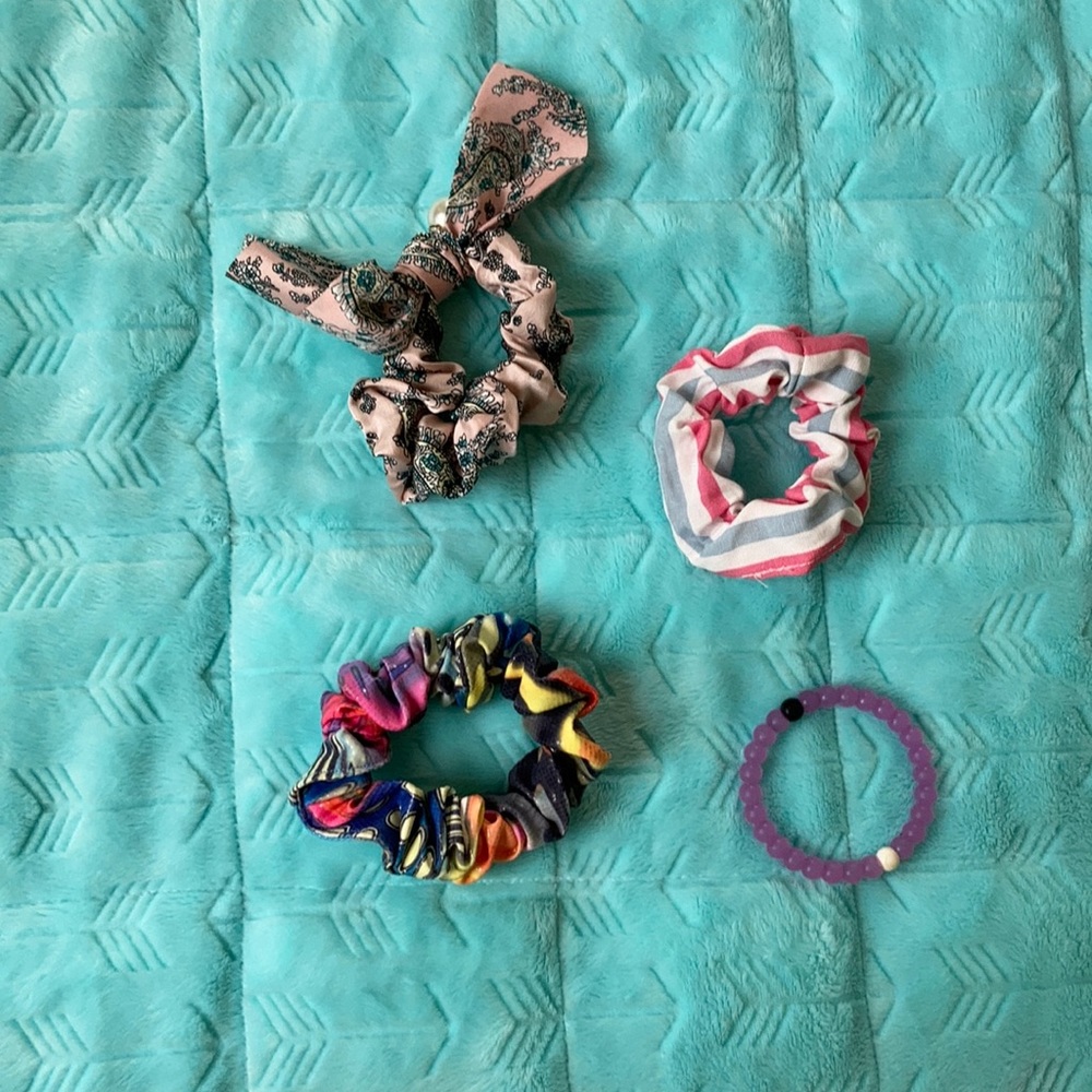 Scrunchies and bracelet